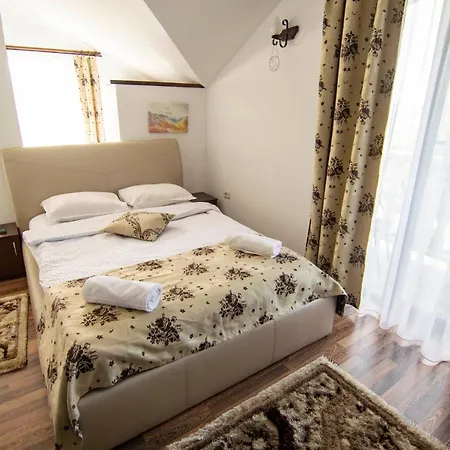 Hotel Alpina Panoramic Moisei Esterno foto